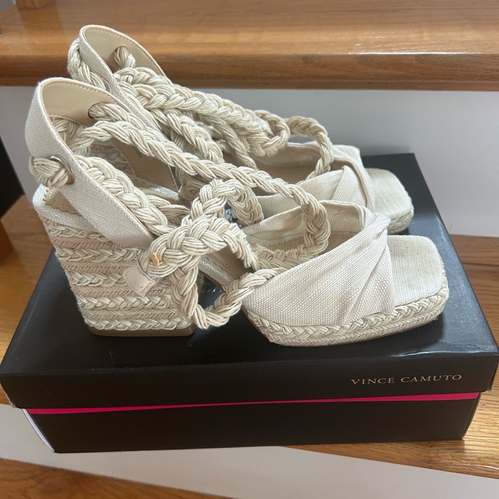 Vince Camuto Women's Tan Wedge Sandals VP Paddge